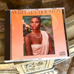 Whitney Houston Greatest Hits 2 CDs: originally contained 1 cd